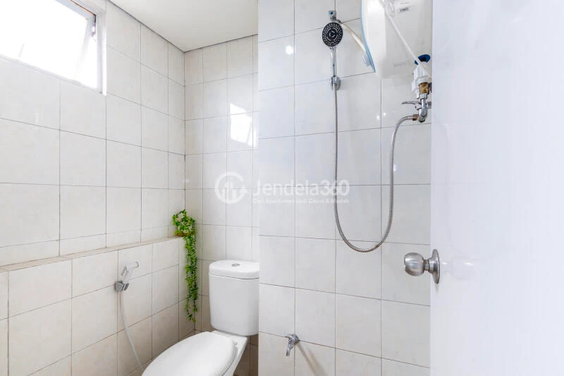 Bathroom Bintaro Park View Studio Fully Furnished