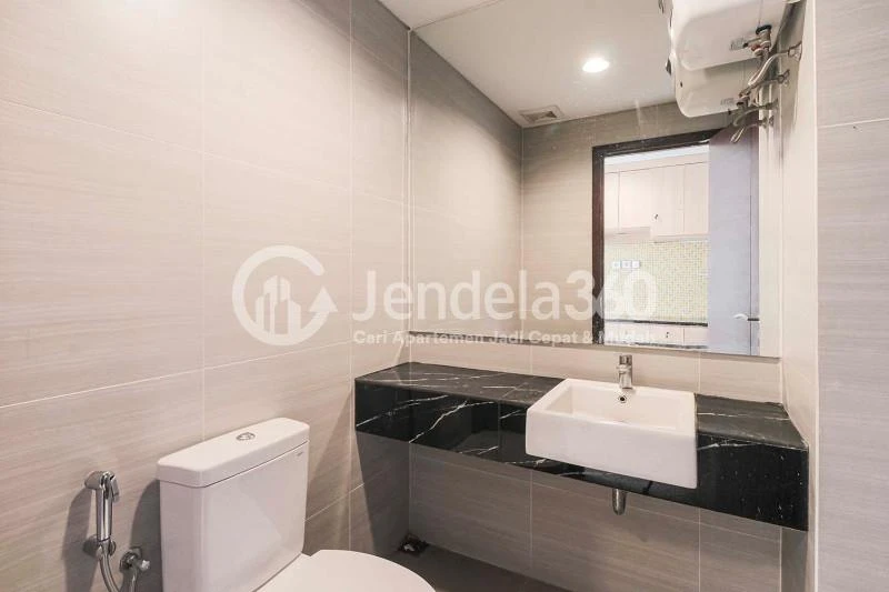 Bathroom Relaxing Studio Apartment at The Crest West Vista Puri on Lower Ground
