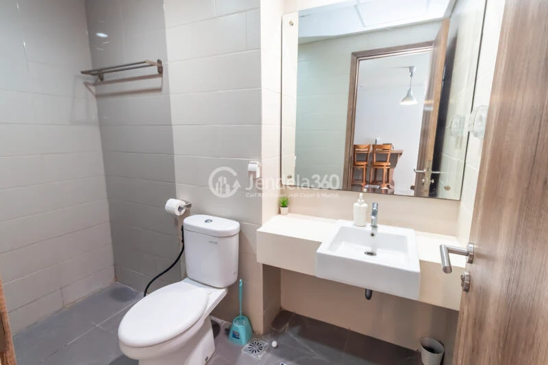 Bathroom 1BR Apartment with  View at Pejaten Park Residence