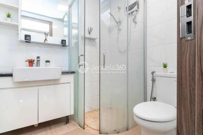 Bathroom Lovely 3BR Apartment Low Floor with  View at Sky House BSD Apartment