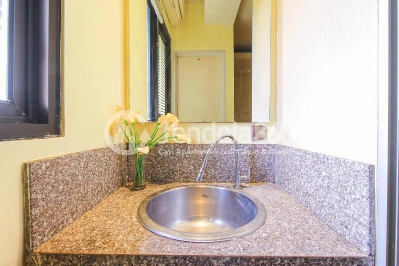 Kitchen Low-Cost Studio Apartment with City View at Kebagusan City Apartment