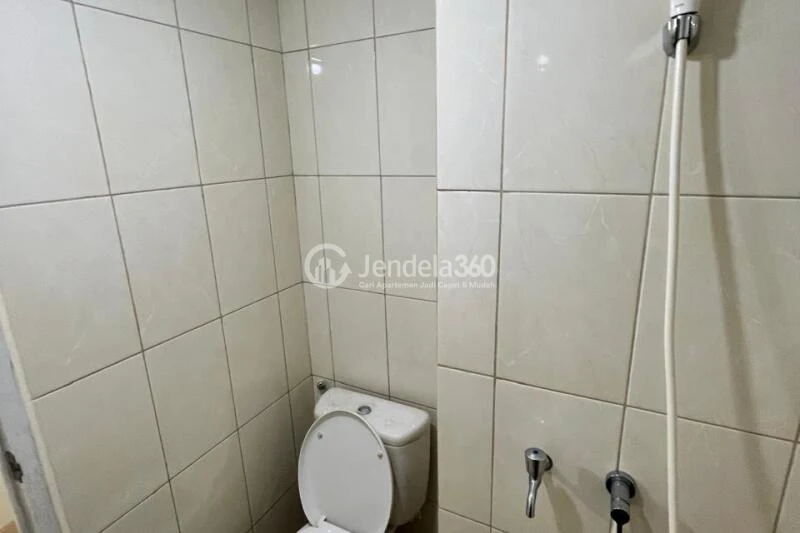 Bathroom Studio The Springlake Summarecon Apartment at High Floor