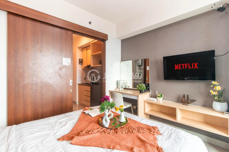 Bedroom Fancy Studio Apartment High Floor with City View at Grand Kamala Lagoon Apartment
