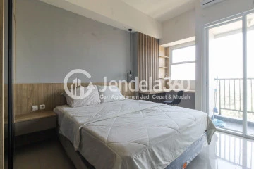 Bedroom Low Floor Studio Apartment with City View at Parkland Avenue Apartment