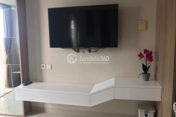 Living Room Trendy Studio Apartment Middle Floor with City View at Springhill Terrace Residence