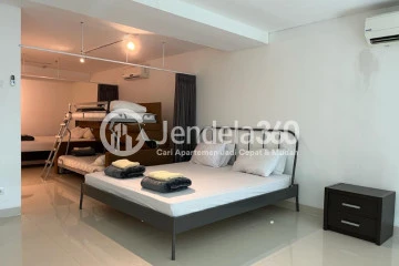 Bedroom High Floor Studio Apartment with City View at Neo Soho Residence