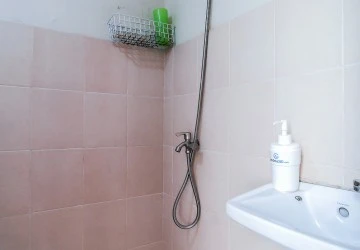 Bathroom Low Floor 2BR Apartment with City View at Green Palm Residence