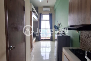 Kitchen Studio Apartment with City View at Dave Apartment