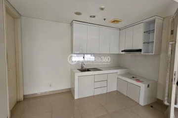 Kitchen Compact 4BR Apartment at Rainbow Springs Condovillas Tower G16