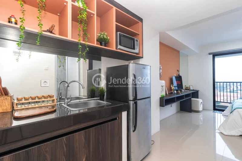 Kitchen Middle Floor Studio Apartment with  View at Anwa Residence