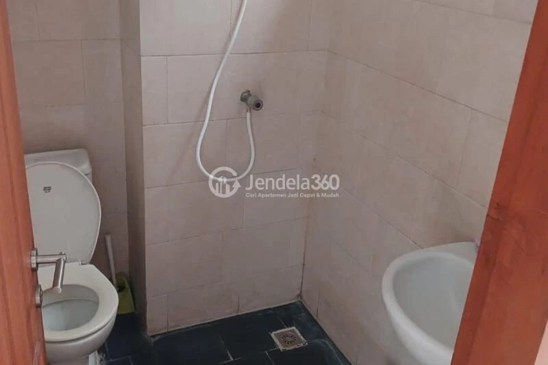 Bathroom Studio Margonda Residence Apartment at Low Floor