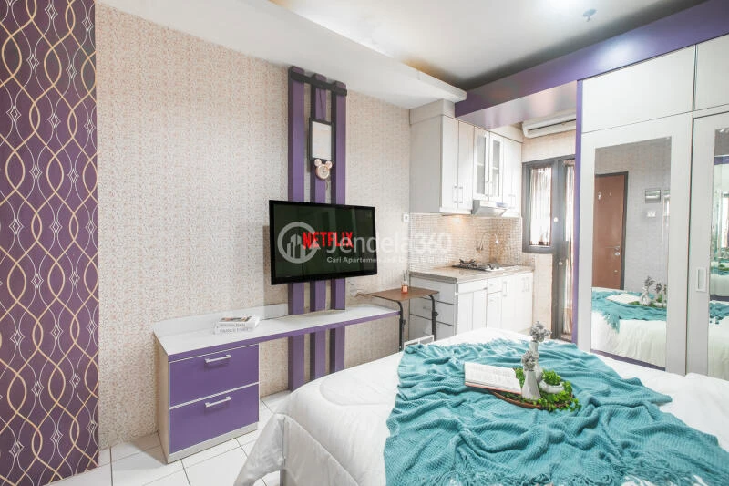 Bedroom High Floor Studio Apartment at Kebagusan City Apartment with City View and Affordable Price