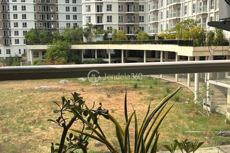 Balcony Low Floor 2BR Apartment with Pool View at Paradise Mansion Apartment