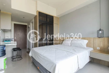 Bedroom Low Floor Studio Apartment with City View at Parkland Avenue Apartment