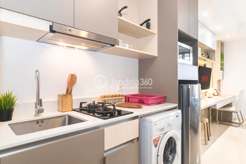 Bathroom Decorative Studio Apartment at Gold Coast Apartment Tower Bahama