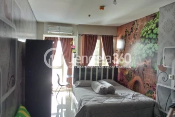 Bedroom Good Deal Studio Apartment Low Floor with City View at Nifarro Park Apartment