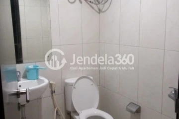 Bathroom Good Deal Studio Apartment Low Floor with City View at Nifarro Park Apartment