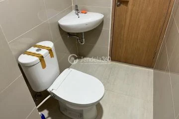 Bathroom Stylish Studio Apartment at B Residence BSD Tower Tulip