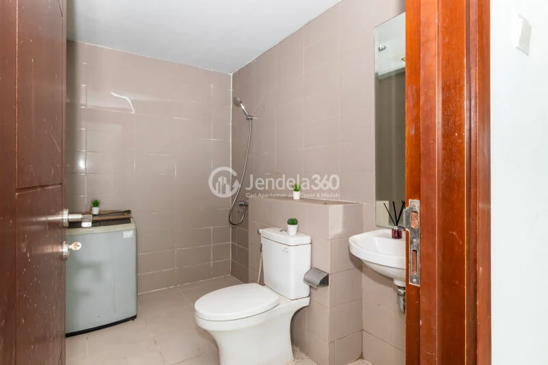 Bathroom Stunning 2BR Apartment Middle Floor with City View at Springhill Terrace Residence