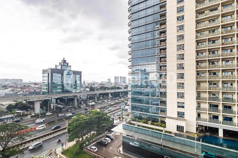 Balcony Low Floor Studio Apartment with City View at Signature Park Apartment