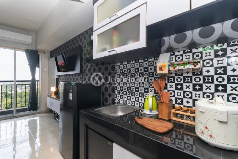 Kitchen Low Floor Studio Apartment with City View at Serpong Green View Apartment