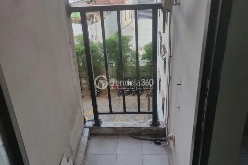 Balcony Low Floor Studio Apartment with West View at MT Haryono Residence