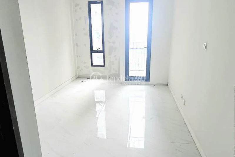 Bedroom Spotless Studio Apartment Middle Floor with Swimming Pool View at Pakuwon Residence Bekasi