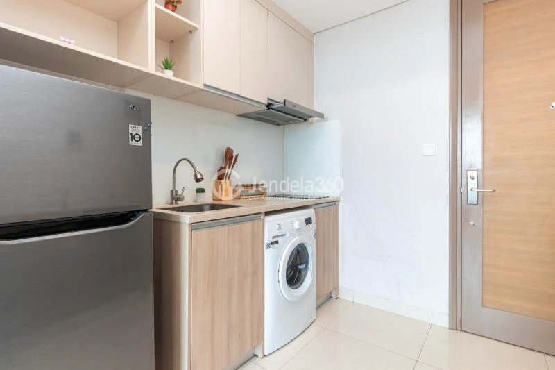 Kitchen 3BR Apartment with City View at Taman Anggrek Residence