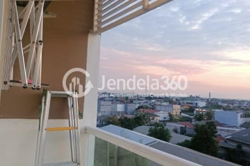 Balcony Low Floor Studio Apartment with City View at Paradise Mansion Apartment