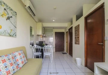 Living Room Good Deal 2BR Apartment Low Floor with City View at East Park Apartment