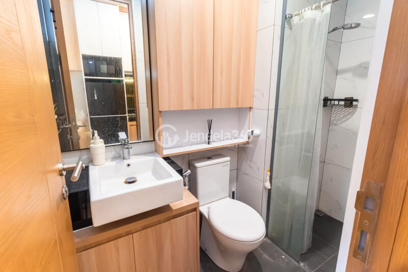 Bathroom Peaceful Studio Apartment Middle Floor with City View at The Newton 2 Ciputra Apartment