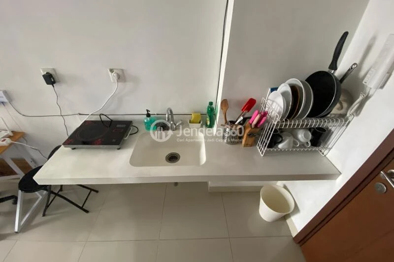 Kitchen Low Floor Studio Apartment with City View at Signature Park Grande