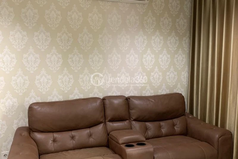 Living Room Restful 2BR Apartment Middle Floor with City View at Paddington Heights Apartment