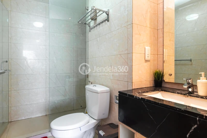 Bathroom High Floor 1BR Apartment with  View at The Mansion Kemayoran Jasmine