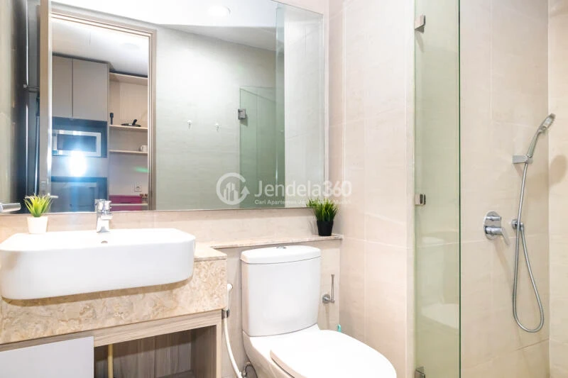 Bathroom Decorative Studio Apartment at Gold Coast Apartment Tower Bahama
