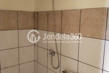 Bathroom Middle Floor 2BR Apartment with  View at East Park Apartment