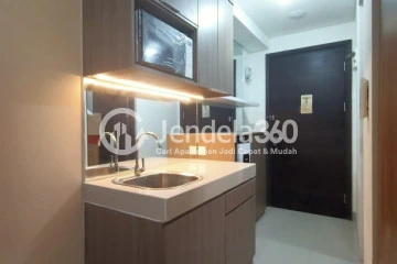 Kitchen Relaxed Studio Apartment at Klaska Residence Low Floor