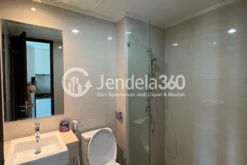 Bathroom Studio Green Sedayu Apartment at Low Floor