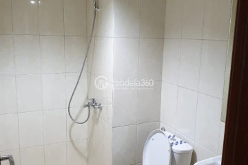 Bathroom Modern 2BR Apartment Middle Floor with  View at Vittoria Residence