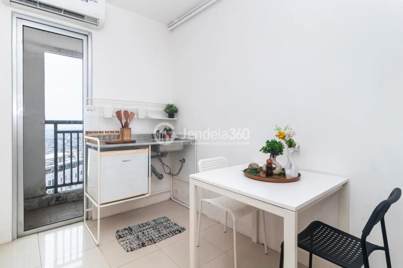 Kitchen Well Furnished 1BR Apartment at Bassura City Apartment High Floor
