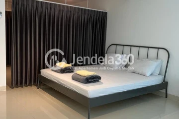 Bedroom High Floor Studio Apartment with City View at Neo Soho Residence