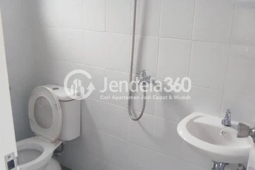 Bathroom Studio Apartment with City View at Royal Garden Apartment