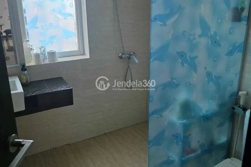 Bathroom 2 Spacious 3BR Apartment at AKR Gallery West Residence High Floor