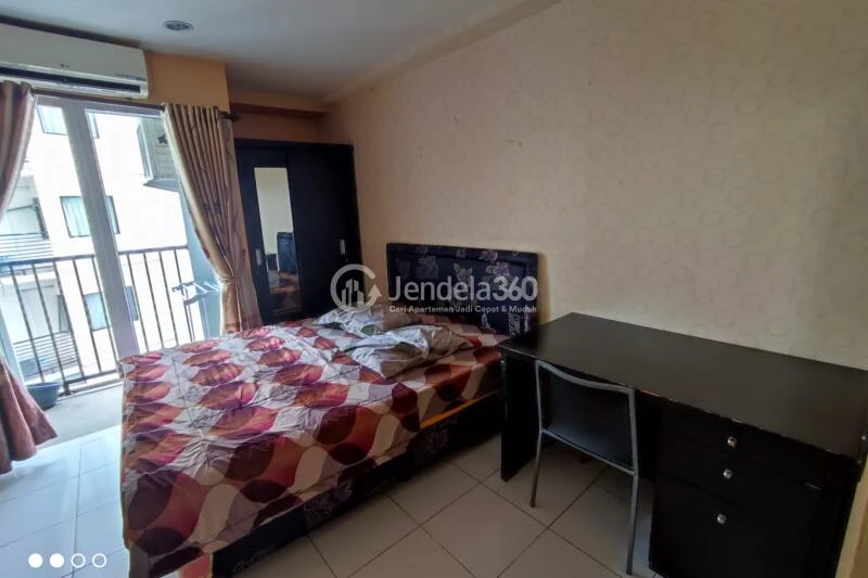 Bedroom Low Floor Studio Apartment with Swimming Pool View at Paragon Village Apartment