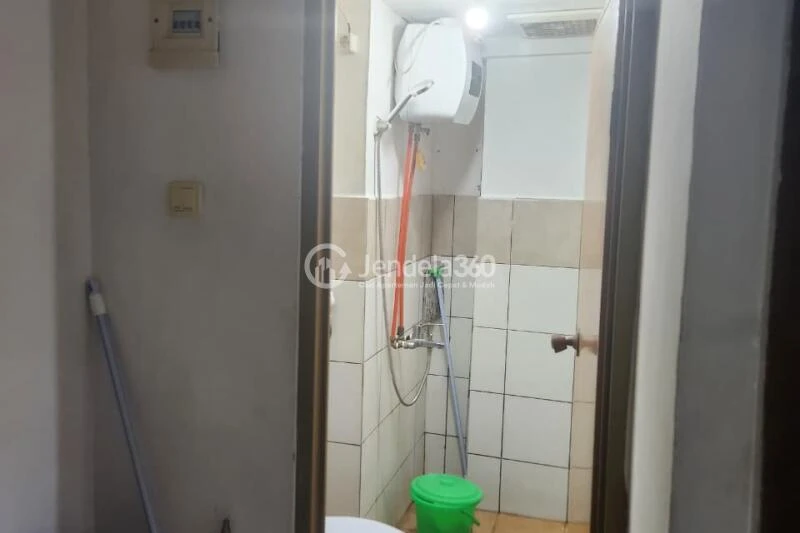 Bathroom Low Floor 2BR Apartment with  View at East Park Apartment