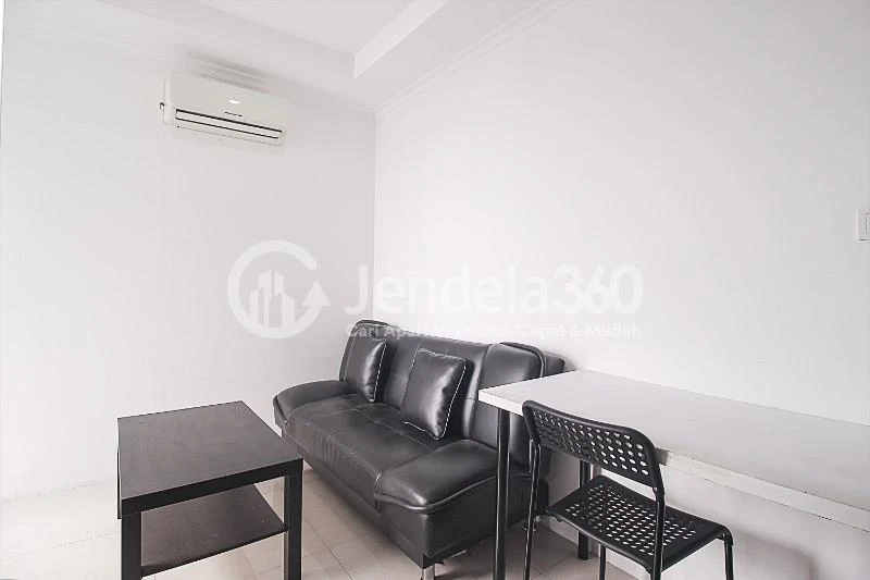 Living Room Green Central City Apartment 1BR View City