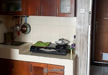 Kitchen 2BR Gateway Apartment at Middle Floor