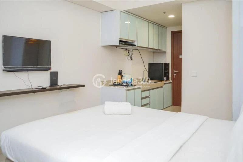 Bedroom Homey Studio Apartment at Parkland Avenue Apartment High Floor