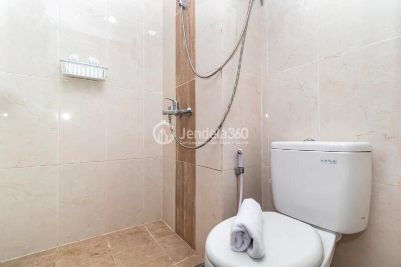 Bathroom Studio Apartment with City View at Taman Melati Margonda Apartment