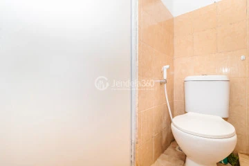 Bathroom Menteng Square Apartment 2BR Fully Furnished